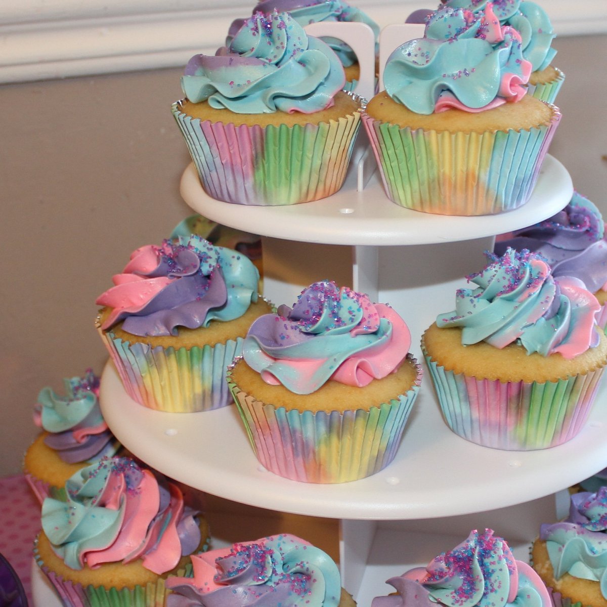bellamiassweets's tweet photo. Fun Simplicity 
... 
#vanillacake #vanillabuttercream #pink #blue #purple #cupcakes #cake #pastrydelights #pastrylife #baking #sweets #yummy #yum #dessertdelights #delicious #desserts #bhgfood #undiscoveredbaker #treat #cakeporn https://t.co/TDK490SehS