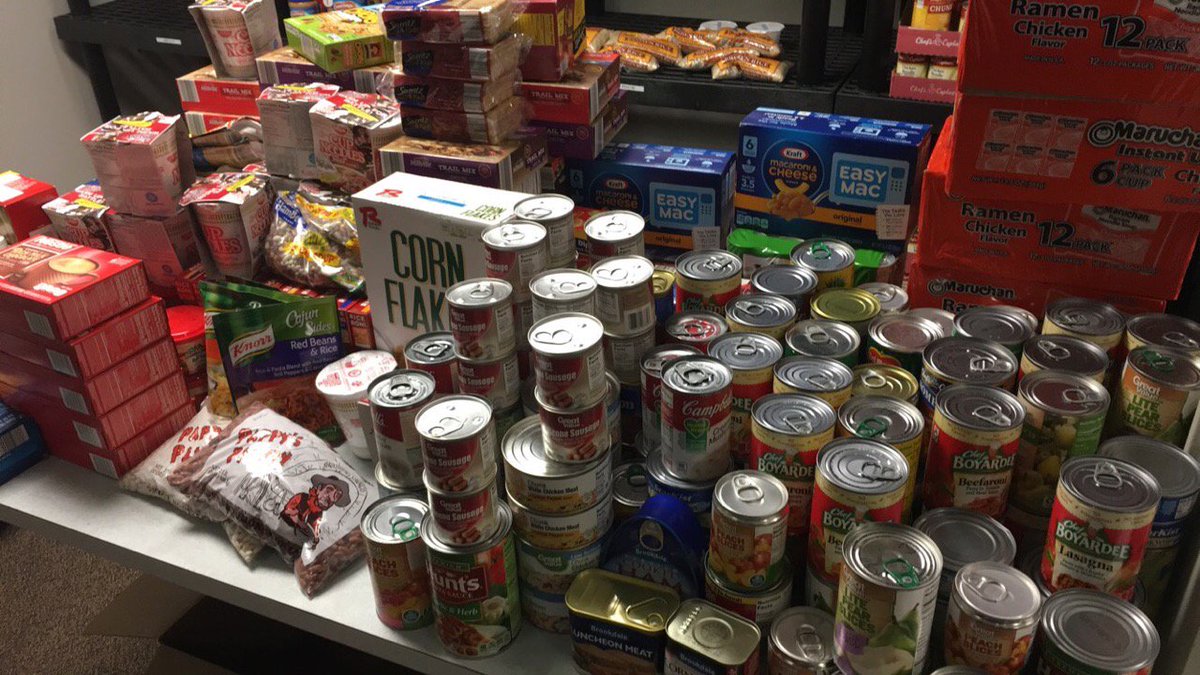 LEAGUE_ATTKC's tweet photo. We love how our members #GiveBack. Donated over 275 lbs of food to the #KangarooKitchen for #UMKC students @HerronClint @LisaCanaday1 @linscott_robin and so many more. Awesome job team!! https://t.co/tYUZZ6ILuK
