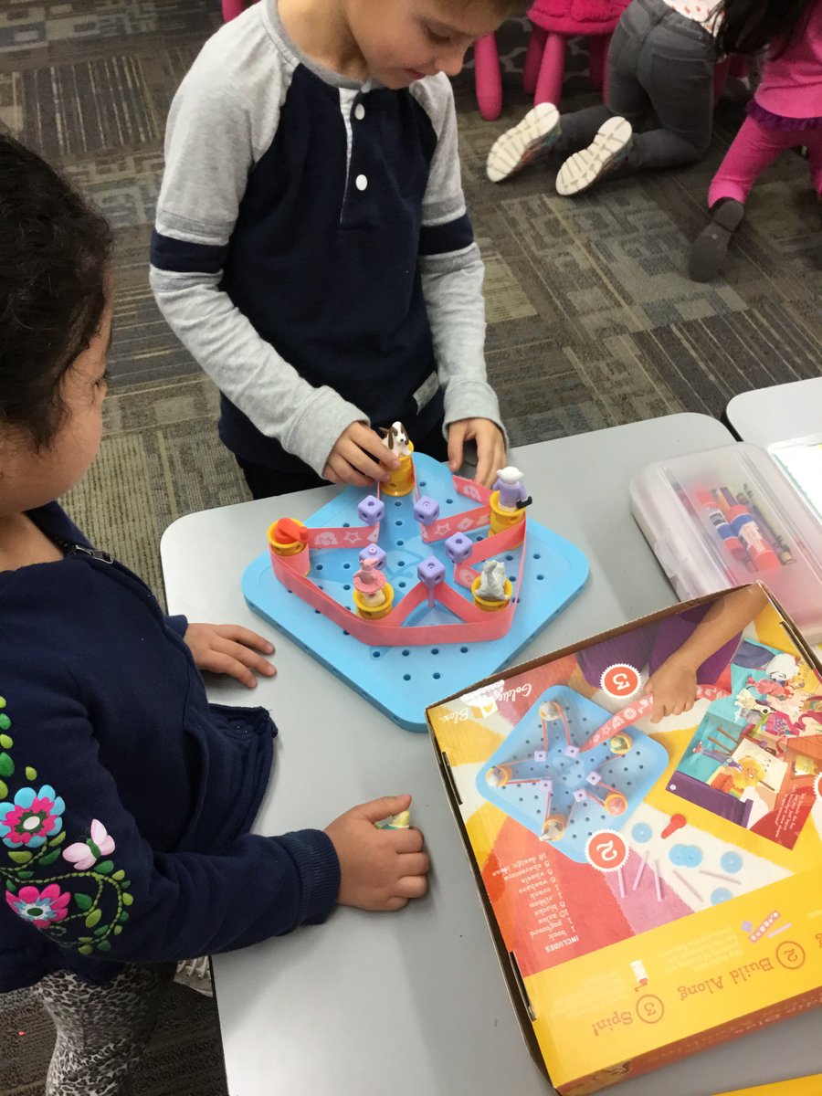 MrsBoosSMSD's tweet photo. Working on our Goldie Blox! So great to see the teamwork between students and classes! @NerstheimerK @BrookridgeSMSD #coteaching https://t.co/3OudHh9ZWd