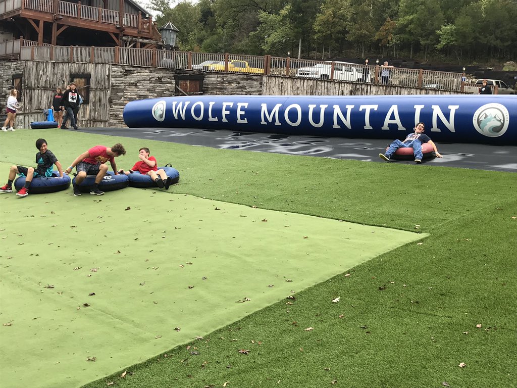 DrSooter's tweet photo. @ReedsSpringHS HYPE leaders took all of our 9th graders to #SnowFlex at 🐺 Mountain. Students had a great time sledding today! #WolvesatWork #GreatPlaceToLearn https://t.co/DL8QmU03x0