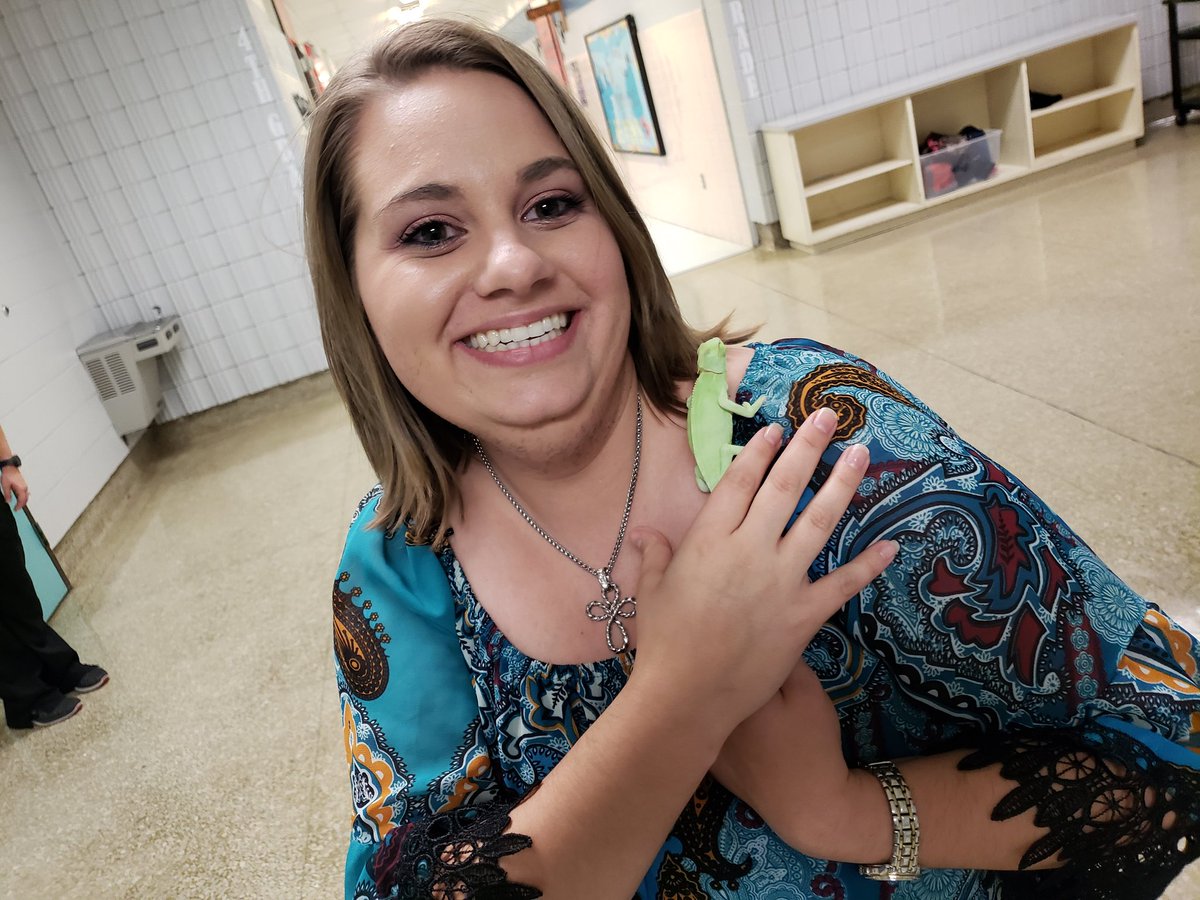 Nicole brought a chameleon to <a href="/FollowingFowler/">Fowler Elementary</a> and let me hold her. Love working with such a great people #ShakeUpLearning #betheone