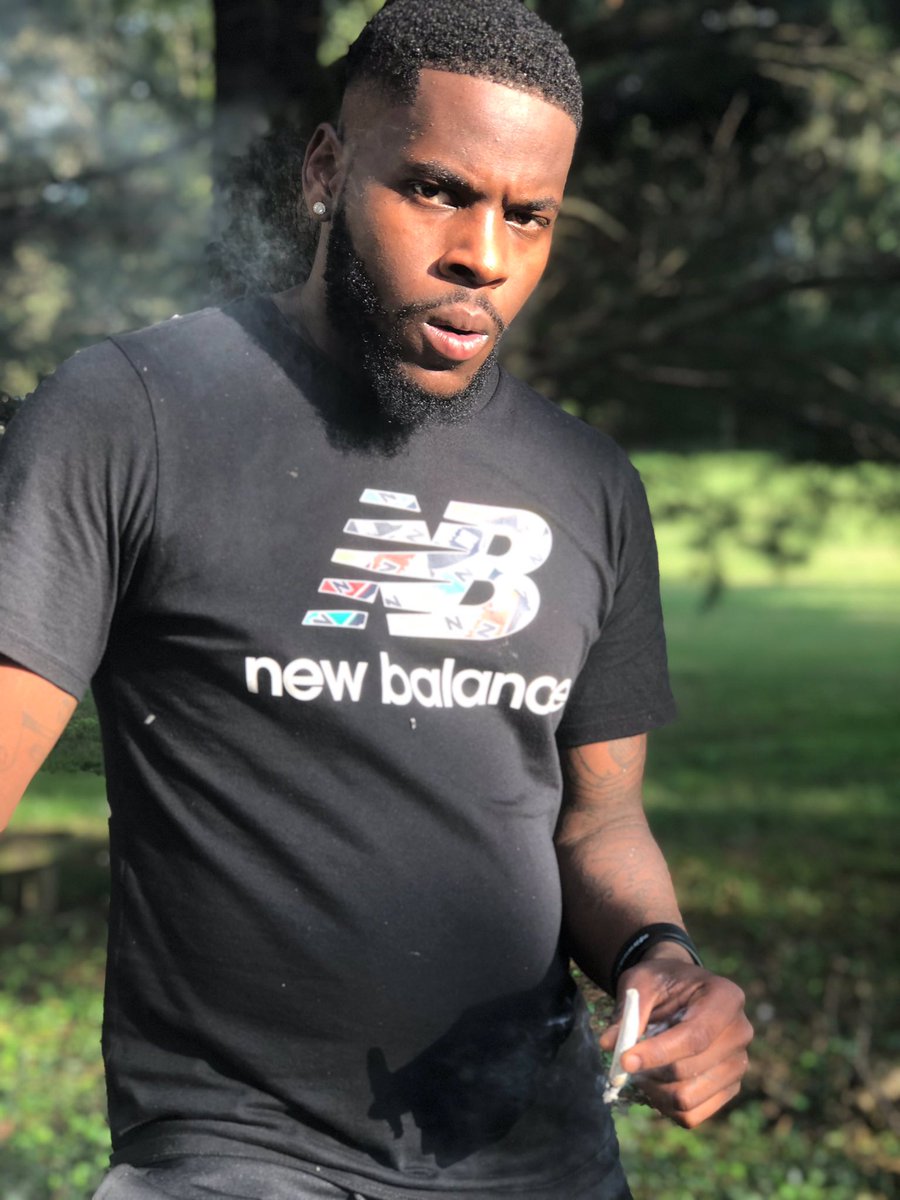 Biggeedher's tweet photo. I ain’t tweeting at no opps 🔥🐍 send 3️⃣0️⃣ shots 💢 right on ya block 🏎💨 got me running 🏃 from the 👮♀️ 🚓 #FirstNameBobby 10/31🎃🎃🎃🎃 https://t.co/gRSoAU5JbJ
