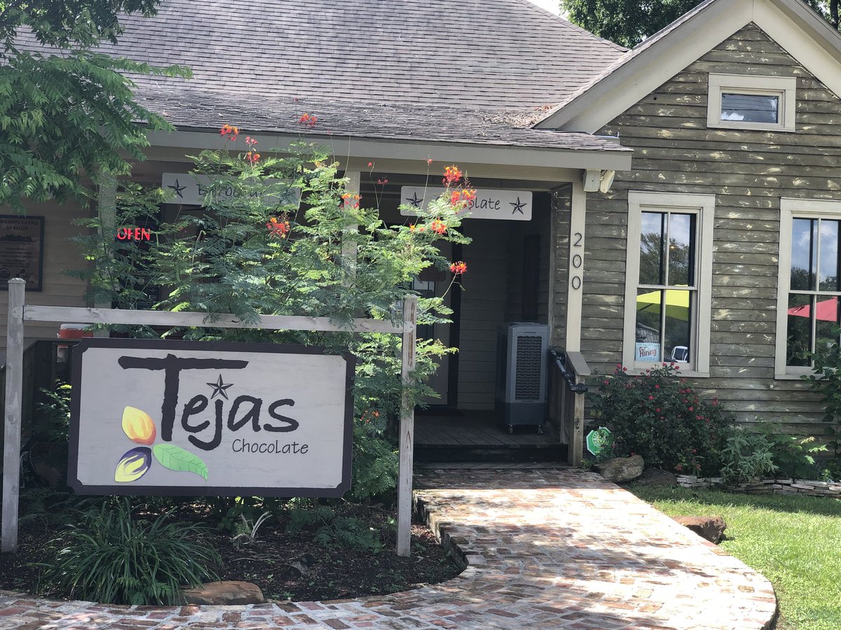 I know it’s been said a million times already, but this chile relleno sausage @tejaschocolate really is magical. So much so that I had to smuggle a 6 pack of it back to Virginia.