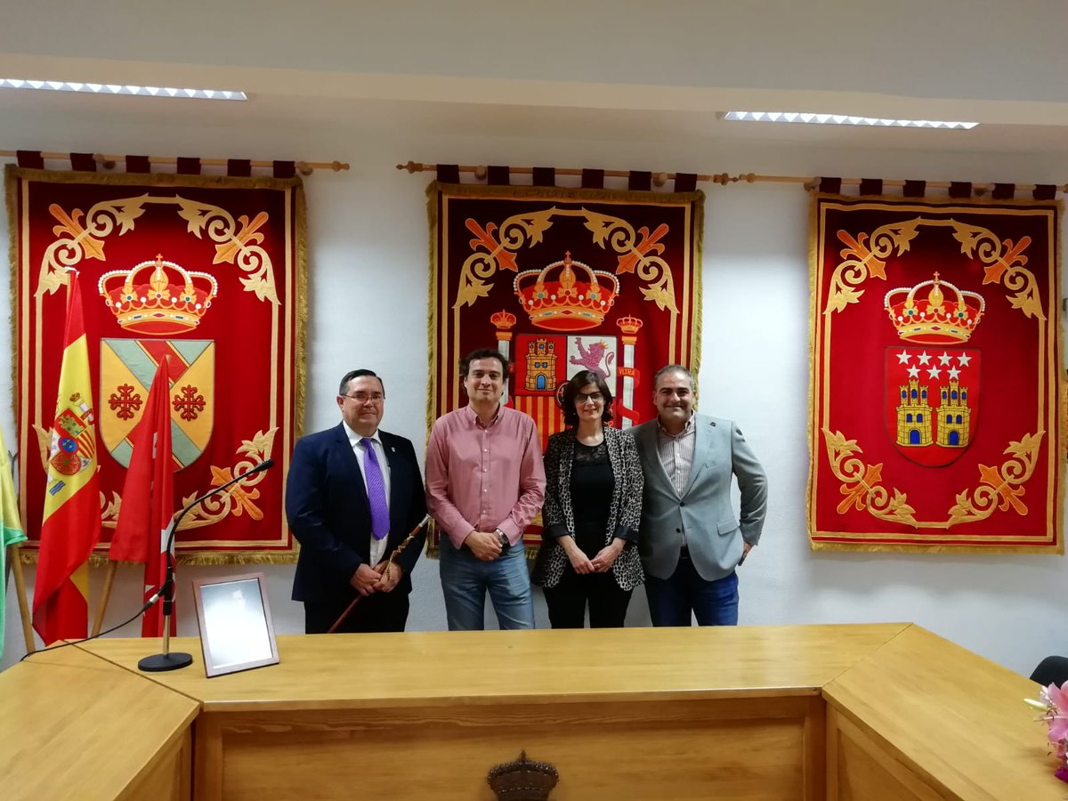 VillarejoFp's tweet photo. #BreaDeTajo invitó a dar el pregón de sus fiestas patronales al equipo directivo, reconociendo así la labor de "la escuela de FP" en toda la #ComarcaDeLasVegas. Se unieron al mismo otros profesores y el director de la #DATEste. ¡Gracias por vuestra hospitalidad! https://t.co/s1IpOlH3Sl