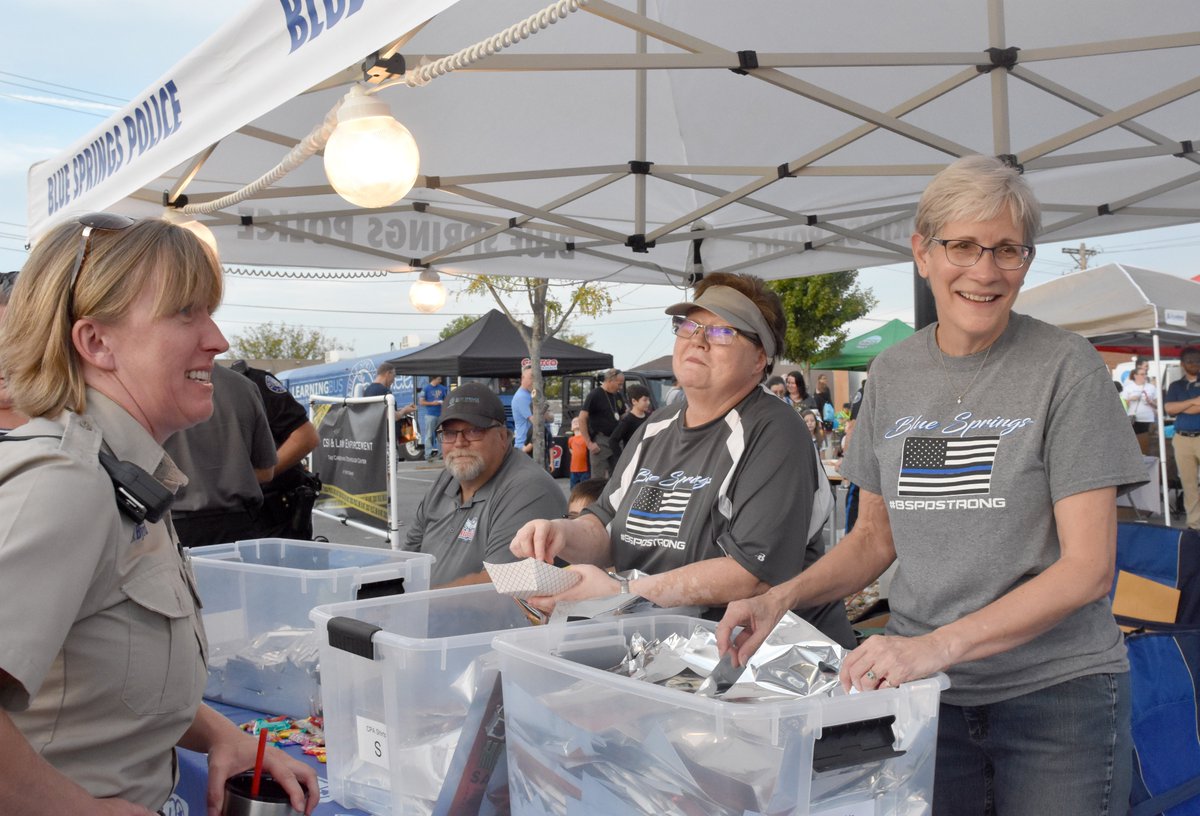 BlueSpringsGov's tweet photo. We had so much fun a week ago at National Night Out Against Crime! Thank you to all our sponsors, partners and volunteers who made this a successful night for our City! #NationalNightOut2018 #BlueSpringsPD https://t.co/eYLc7srWqp