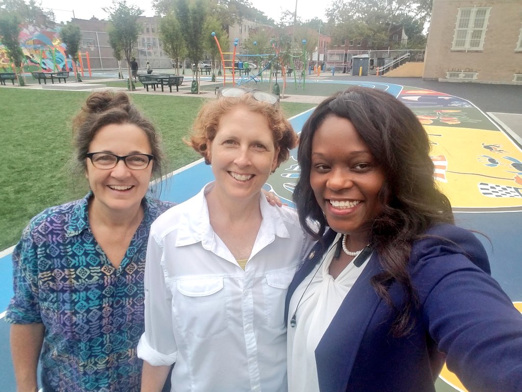 AMBichotte's tweet photo. Community #playground in #Flatbush update: Students from #PS152/315 @tpl_org @District22BKNY & I took a trip to #IS581 2 experience what our playground can look like #basketball #soccer #publicart #trackandfield #communitygardens @DitmasCivic @JumaaneWilliams @SenatorParker https://t.co/sBZadLTgS6