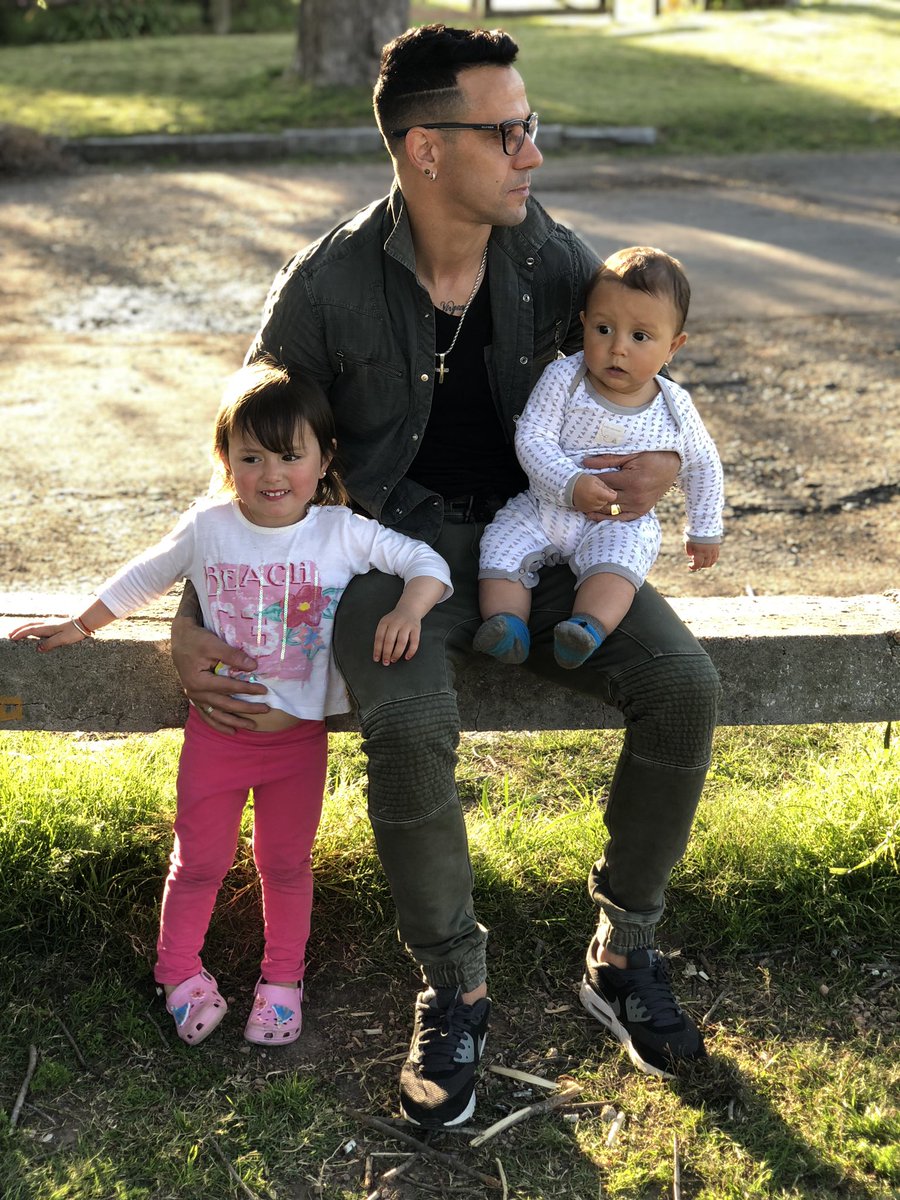 loloestoyanoff's tweet photo. Todos mirando a cualquier lado ja mis sobrinos divinos 😍 https://t.co/lN6t2TkL5S