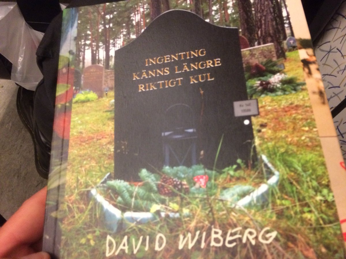 VaranteaternOff's tweet image. Nu har David Wiberg gjort en kul bok som alla måste köpa.
adlibris.com/se/bok/ingenti… @galago #galago #ingentingkännslängreriktigtkul #davidwiberg