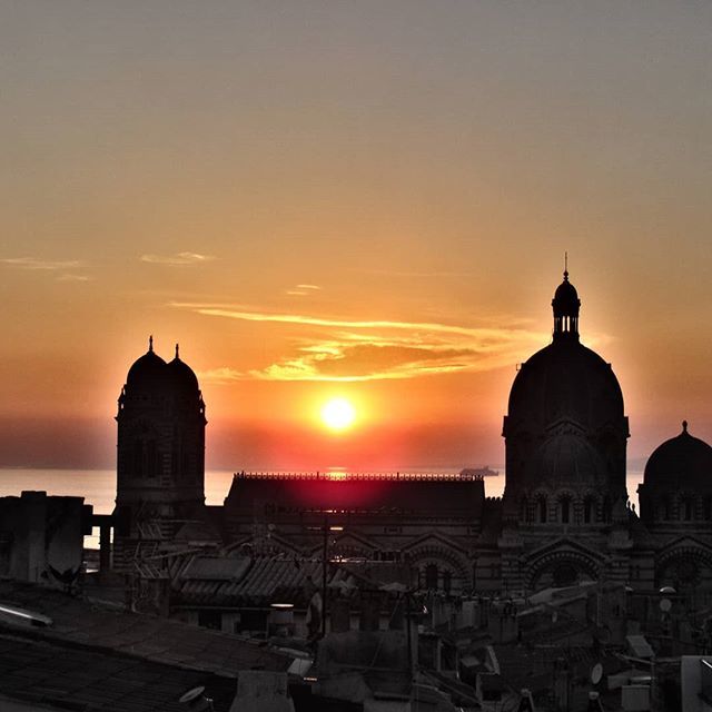 NickVagus's tweet photo. #sunset #sunset #Marseille #mediterranean #mediterraneo #cathedralelamajor #sunsetphoto #_cotedazur #sunsetporn #sunsetphotography #photographie #sunset_stream #sunset_photo #Lecoucherdesoleil #soleil #sundowner #igersfrance #igersMarseille #igerssunset … https://t.co/M0ARswOp8o https://t.co/kHecgDU4MH
