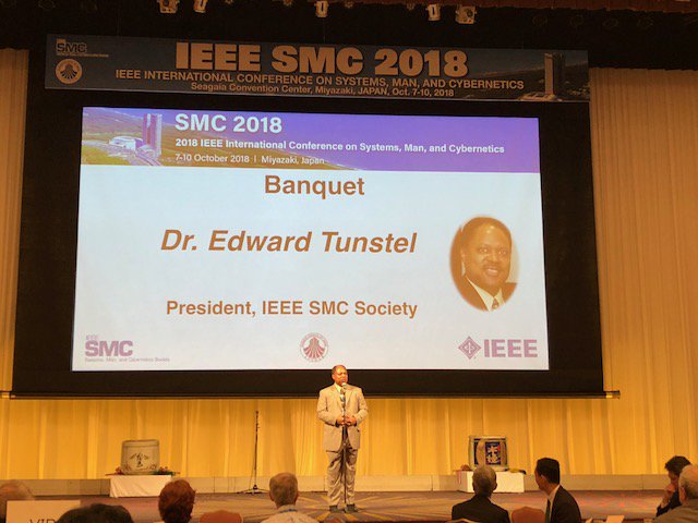 ieee_smcs's tweet image. Dr. Edward Tunstel, President of IEEE SMC Society setting a great future for the society!
 #IEEESMCS #SMC2018Conference