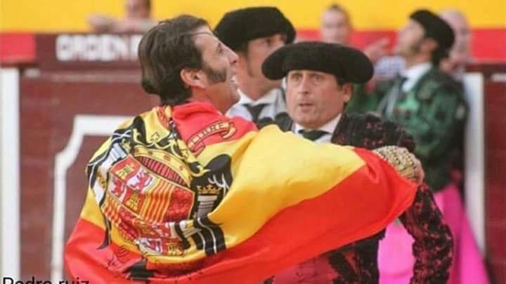 rosaferlas's tweet photo. #DiadelaTauromaquia 
...y de #EspañaEnTuBalcón 
...y de #FAEScismoEspañol https://t.co/auJwX9j50o