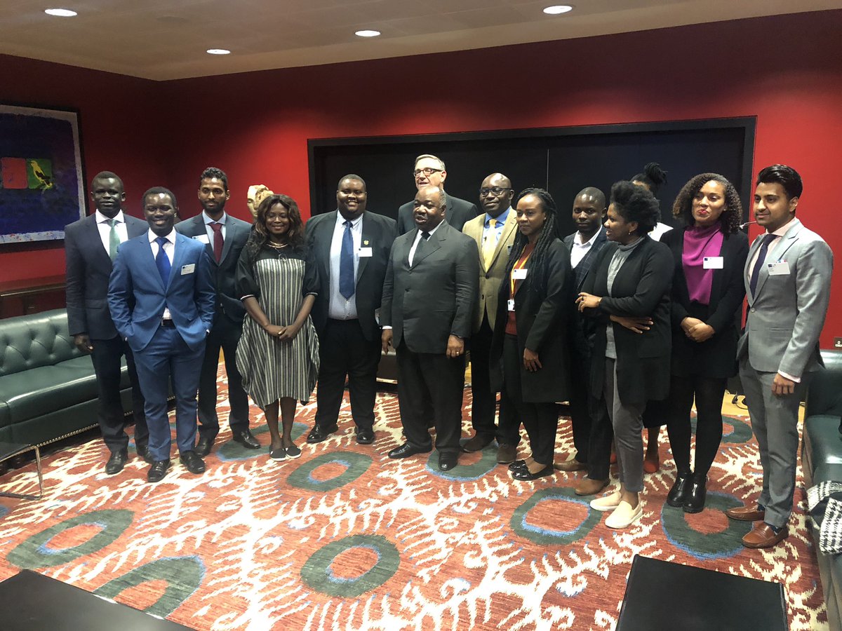 ImmongaultR's tweet photo. Le Président de la République, Chef de l’Etat a échangé avec les étudiants de la Saïd Business School de l’Université d’Oxford, avec comme modérateur le Pr Wale Adebanwi. Le Modérateur et les étudiants étaient très  impressionnés par la richesse et les analyses innovantes du PR. https://t.co/SdetN14D83