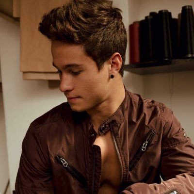 MichaxlRonda's tweet photo. #NuevaFotoDePerfil https://t.co/wZ5SqhDDBt