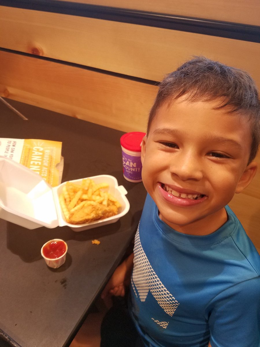 BeattyKara's tweet photo. ACE Spirit night at Cane's! #ACEcubs https://t.co/MZkMKmqrBK