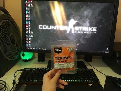 Ethansito2's tweet photo. I just received some beef jerky from @EatStimpacks , and it tastes amazing! I would definitely recommend it to any fellow jerky lovers! #GamingLife #meat #tasty https://t.co/SByLqD9V3Z