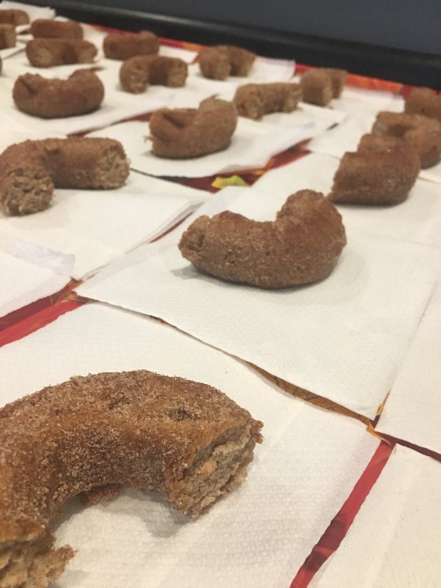 ECManeEvents's tweet image. #TastyTuesday is live in the multipurpose room! Come watch the pie eating contest, of grab some Blackbird cider doughnuts 😊🧡 happy fall!!