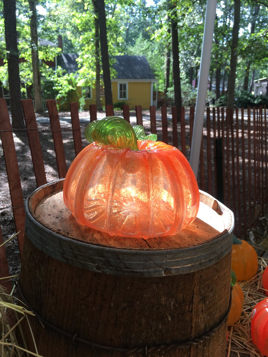 Learning more about the 279 year history of the South Jersey glass industry at the Wheaton Arts Center. #waglasspumpkins <a href="/WheatonArts/">WheatonArts</a>