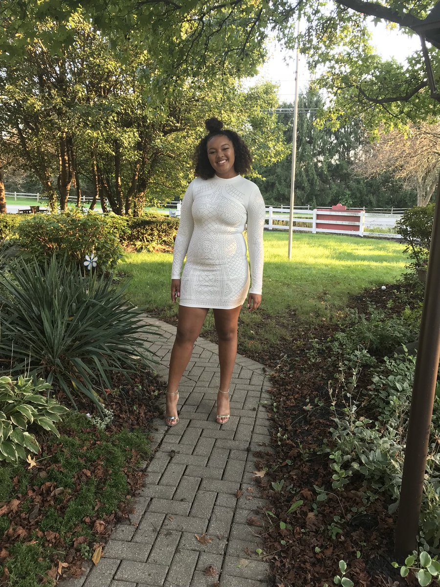 Lataysia1's tweet image. I Don’t Need a Crown to Let Y’all Know I’m the Queen 👸🏾 #seniorhoco #lasthoco