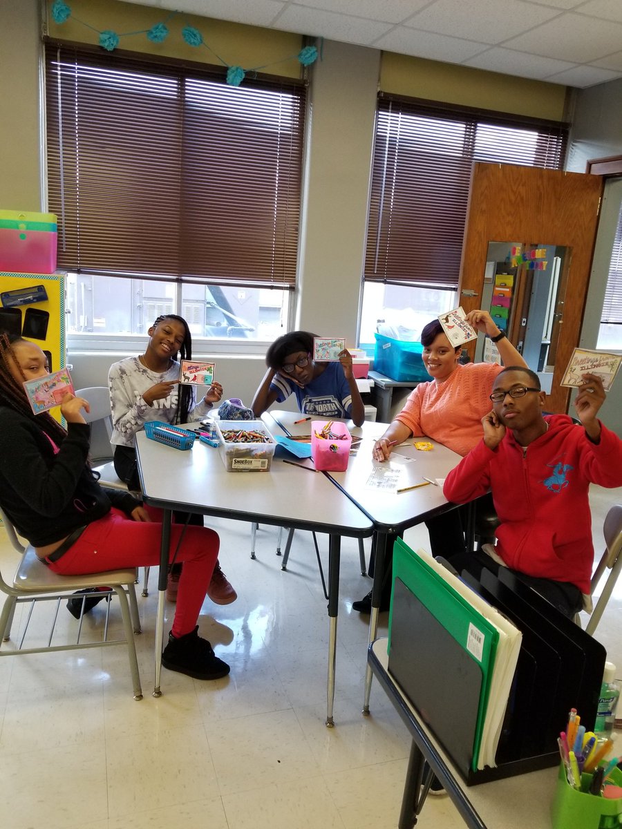 MissTermunde's tweet photo. Postcard pals! How long will it take us to get all 50 states!? #TeamPhenomenal215 #TFNSOARProgram https://t.co/SyP6F4YF4e