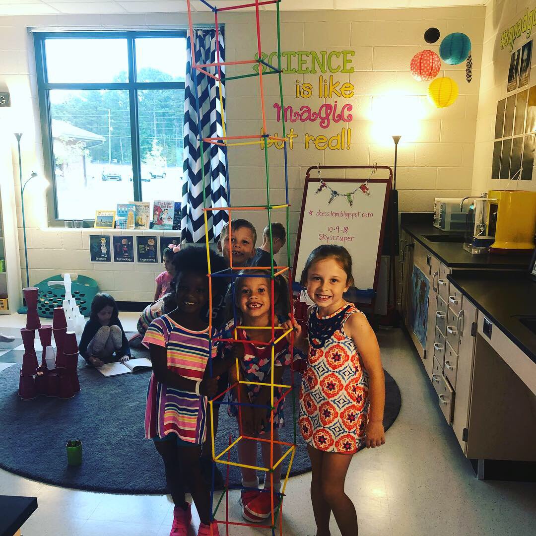 dcesstem's tweet photo. #Kindergarten and #FirstGrade skyscrapers that are taller than Mrs. Hilley! ๐๐ท๐ฝโโ๏ธ๐
#challengeaccepted #ConstructionJunction #Launch #Unit5 @DcesDragons https://t.co/KKqhDv2XAd