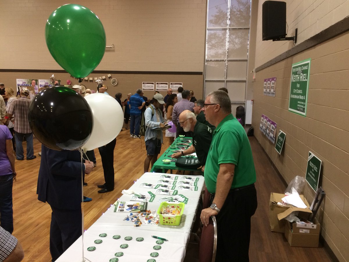 PtboThisWeek's tweet photo. Evinrude Centre is packed tonight. Come meet #Ptbo candidates. #Electionfest https://t.co/Hi7UX6hZMN