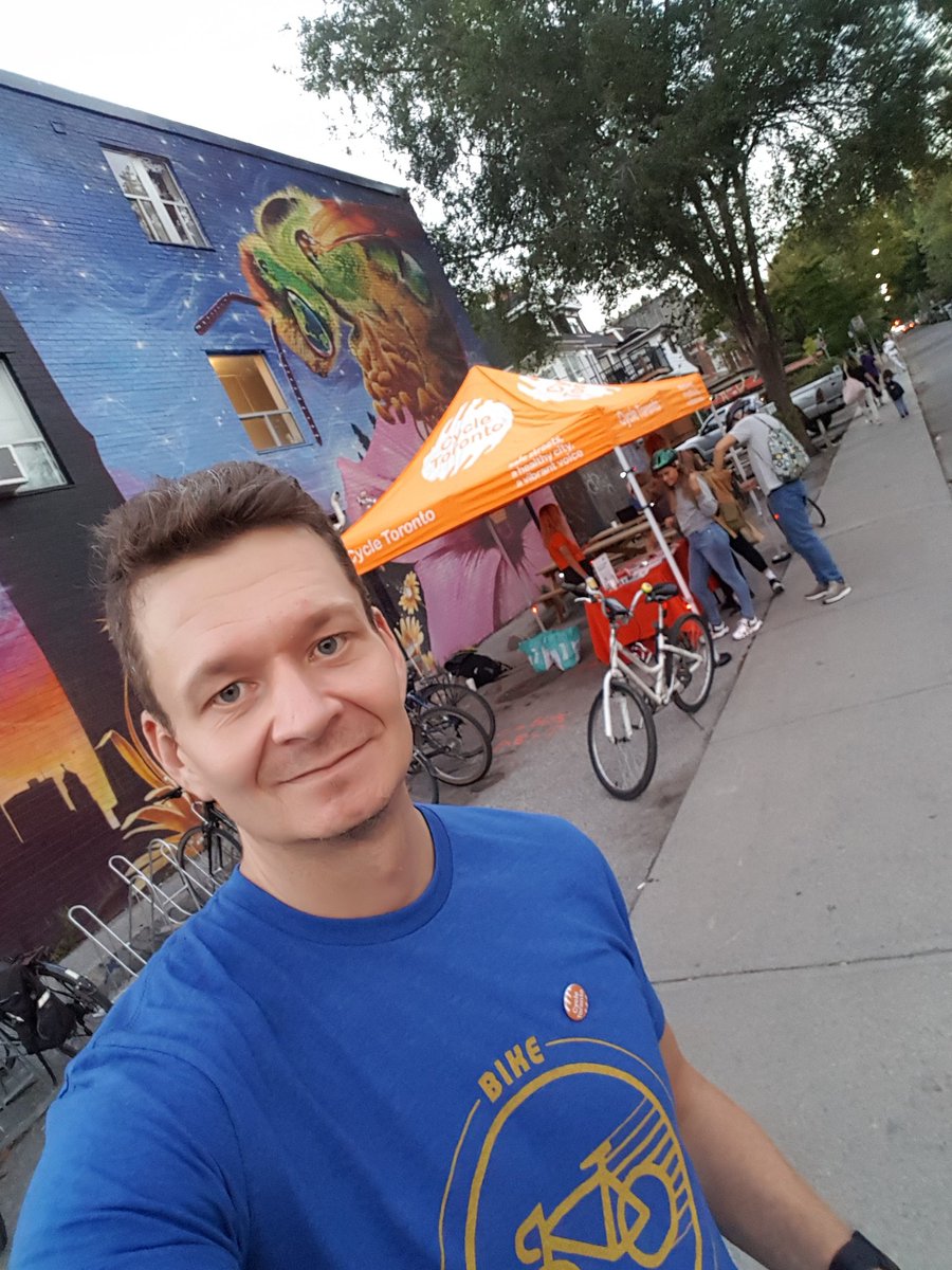 DaveLikesBikes's tweet image. Come and #getlit
Free lights from @CycleToronto at Bloor and Howland
#cycleTO
#BuildTheGrid
#BikeTO
#visionzero