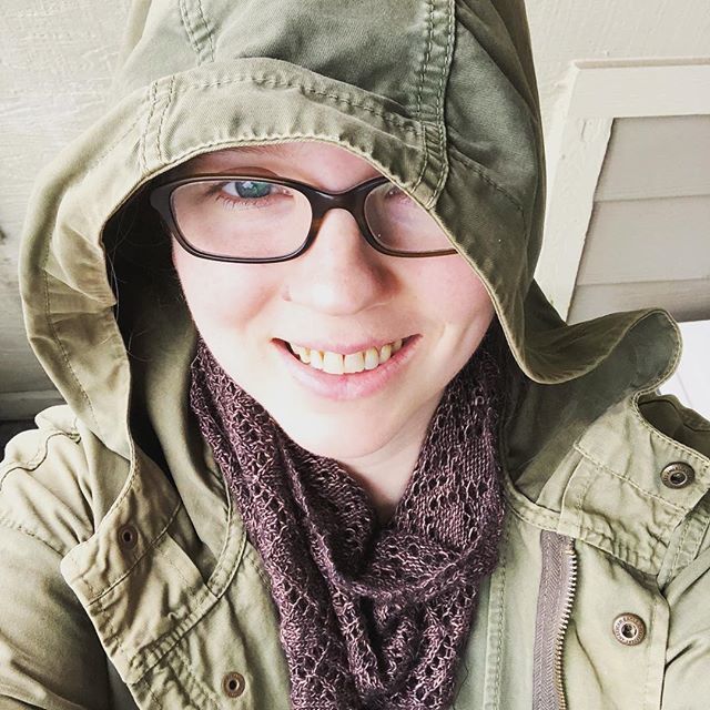 AprilKlich's tweet photo. Another cold rainy day, another shawl. This lacy beauty was #knit by a friend of mine, and it’s great fun to wear. #igknitters #knittersofinstagram #knitallthethings #shawlselfie #woollove #knitstagram #instaknit #knitsnotbots #imarealknitter https://t.co/pLMKwlfoSo https://t.co/vXCDKocIwJ