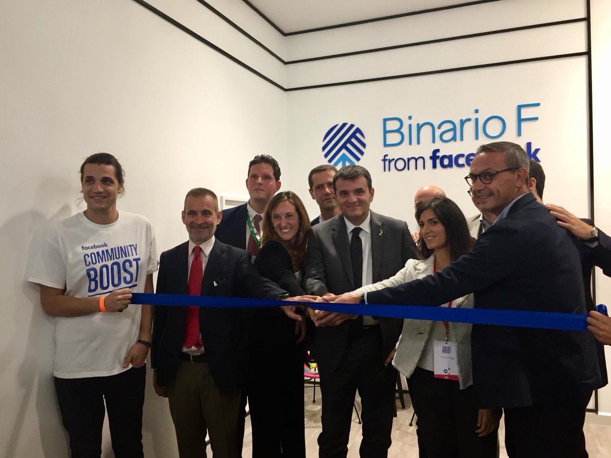 giamma71's tweet image. all'inaugurazione di #BinarioF nuovo spazio @facebook dedicato allo sviluppo delle capacità digitali.
Presenti: @LucaColombo e Laura Bononcini per FB Italia, @virginiaraggi Sindaco di @Roma e @GPManzella Ass. Sv. Eco. @RegioneLazio
Modera: @NicolaPorro