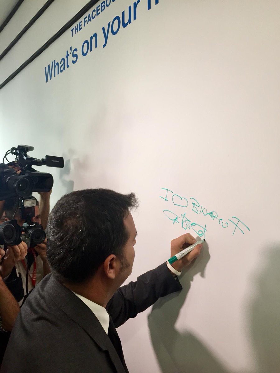 giamma71's tweet image. all'inaugurazione di #BinarioF nuovo spazio @facebook dedicato allo sviluppo delle capacità digitali.
Presenti: @LucaColombo e Laura Bononcini per FB Italia, @virginiaraggi Sindaco di @Roma e @GPManzella Ass. Sv. Eco. @RegioneLazio
Modera: @NicolaPorro