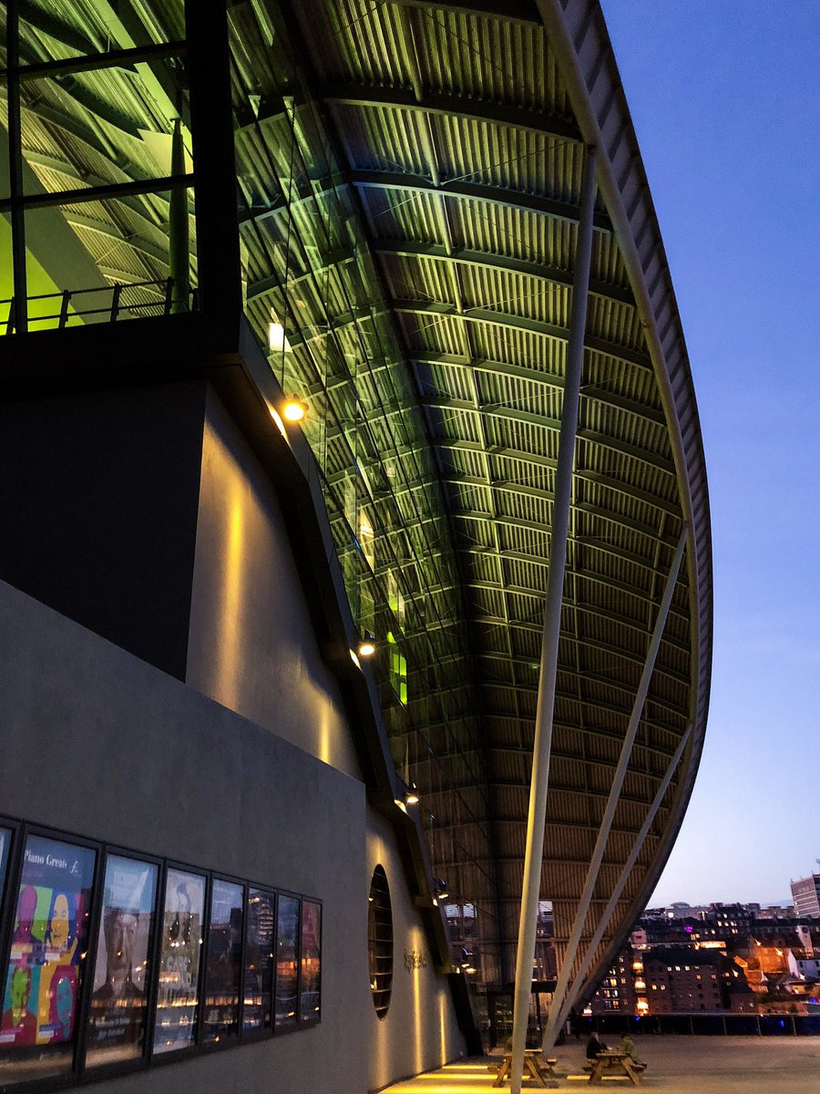 afterhoursillo's tweet photo. Had an amazing night @Sage_Gateshead with @simon_reeve 🙌🏻 so #inspiring https://t.co/xfJOJDOmME