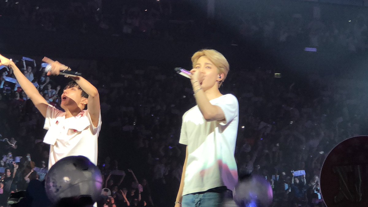koyatrbl's tweet photo. @BTS_twt thank you for the best night of my life. You performed so well I will remember this night forever 💕 #BTSxLondon #GetWellSoonJungkook https://t.co/S1GxgjK6Rw
