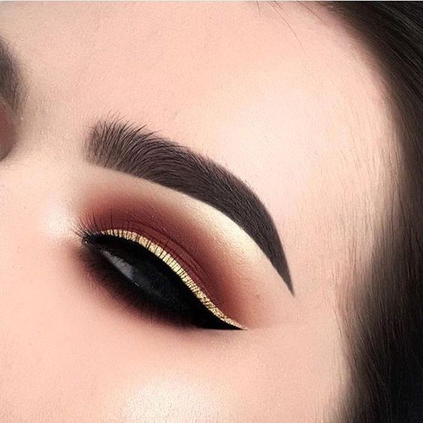 #MakeupArt Magic ✨
📸@pinterest
.⠀
.
.⠀
.⠀
#allmodernmakeup #linerandbrowsss #eyelineronpoint #makeupforbarbies #fakeupfix #wingedeyeliner #makeupaddiction #makeupoftheday #makeuplook #eyeliner #inssta_makeup #makeupfanatic1 #slaymakeup #makeupgir… ift.tt/2INsJUX