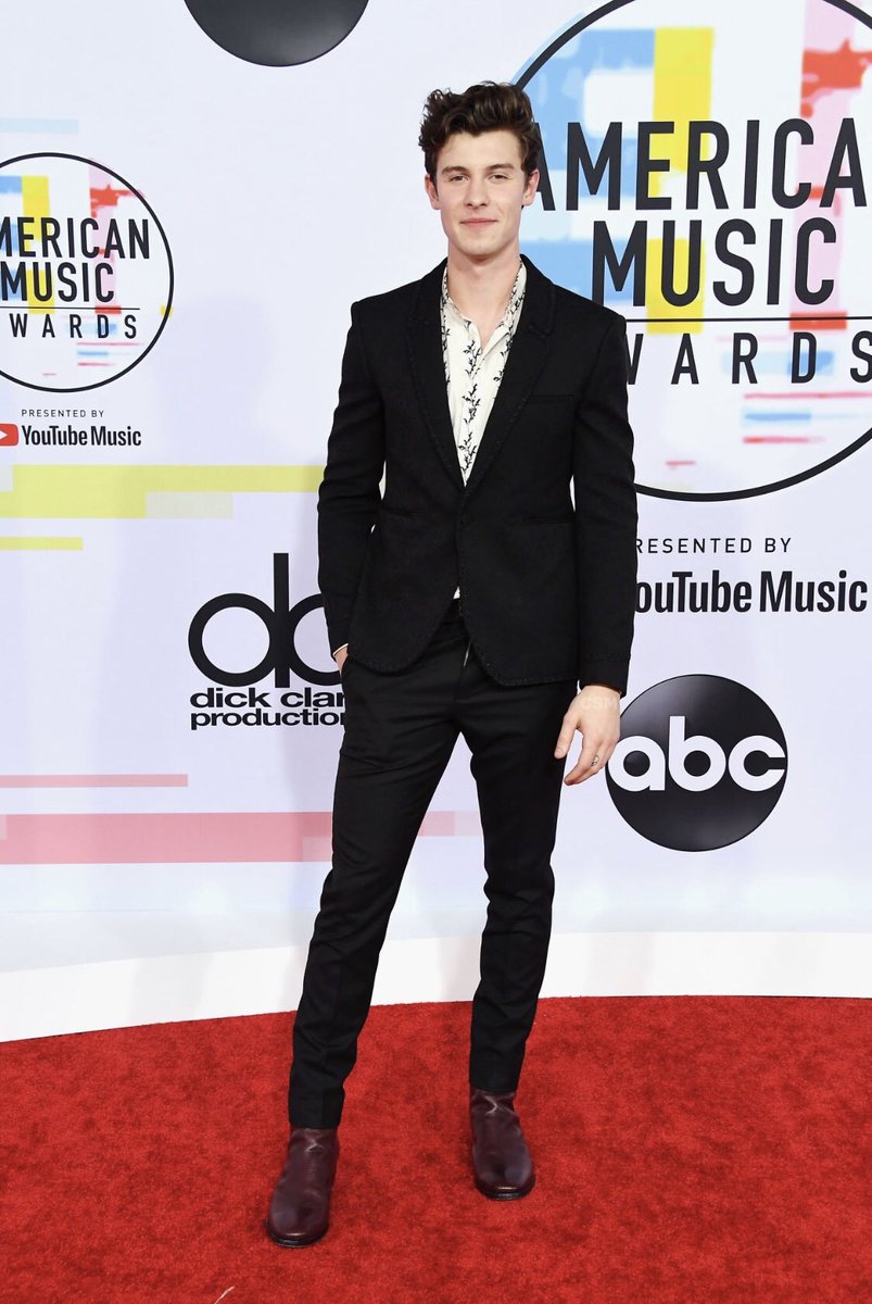 MagconMidias's tweet photo. 📸| Fotos do Shawn no Red Carpet do American Music Awards 2018 em Los Angeles, Califórnia. #AMAs⁠ ⁠ https://t.co/BcVB7i8hjy