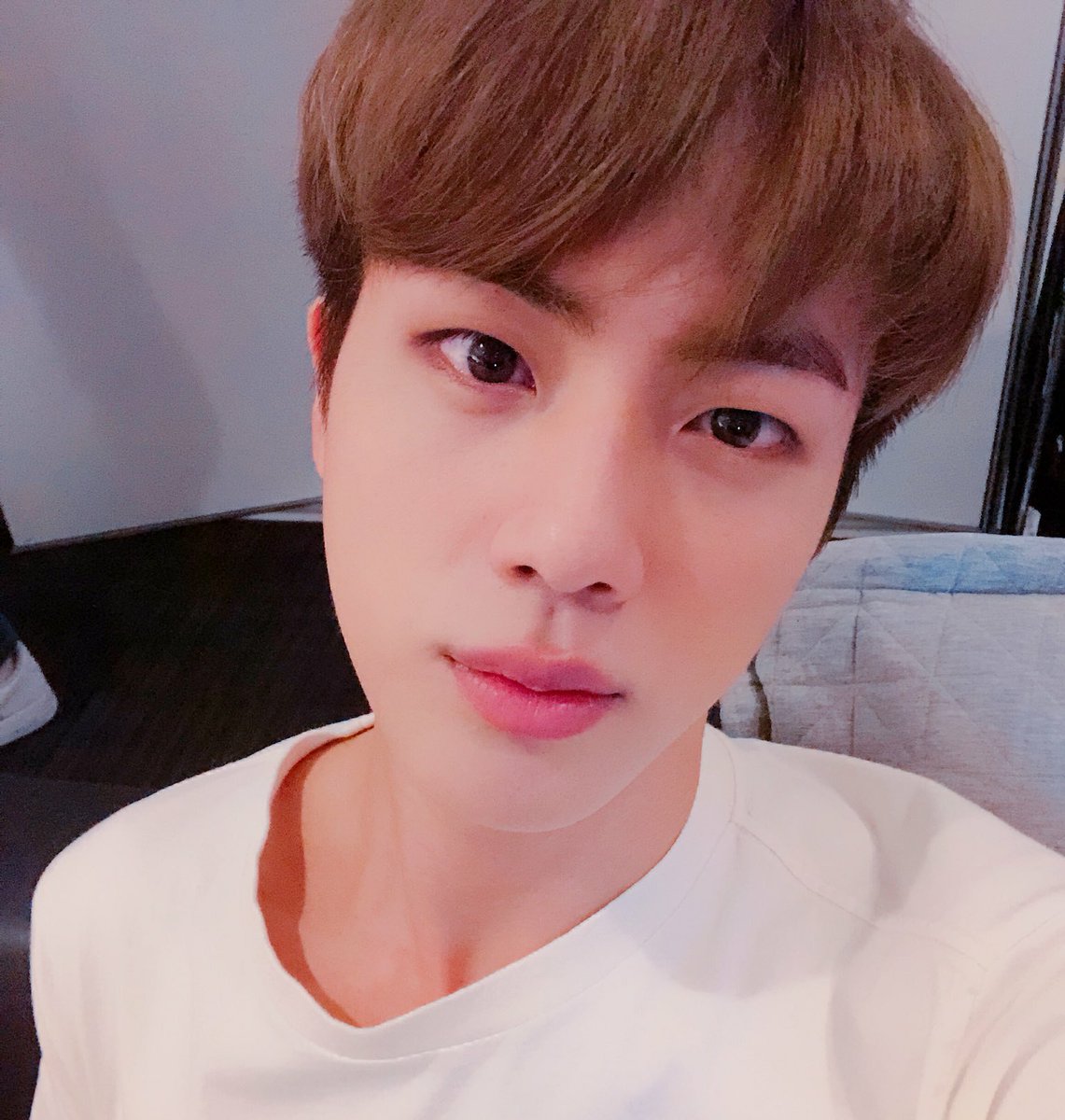 https_jjk97's tweet image. "I hate when my sugar daddy is running late 👀"