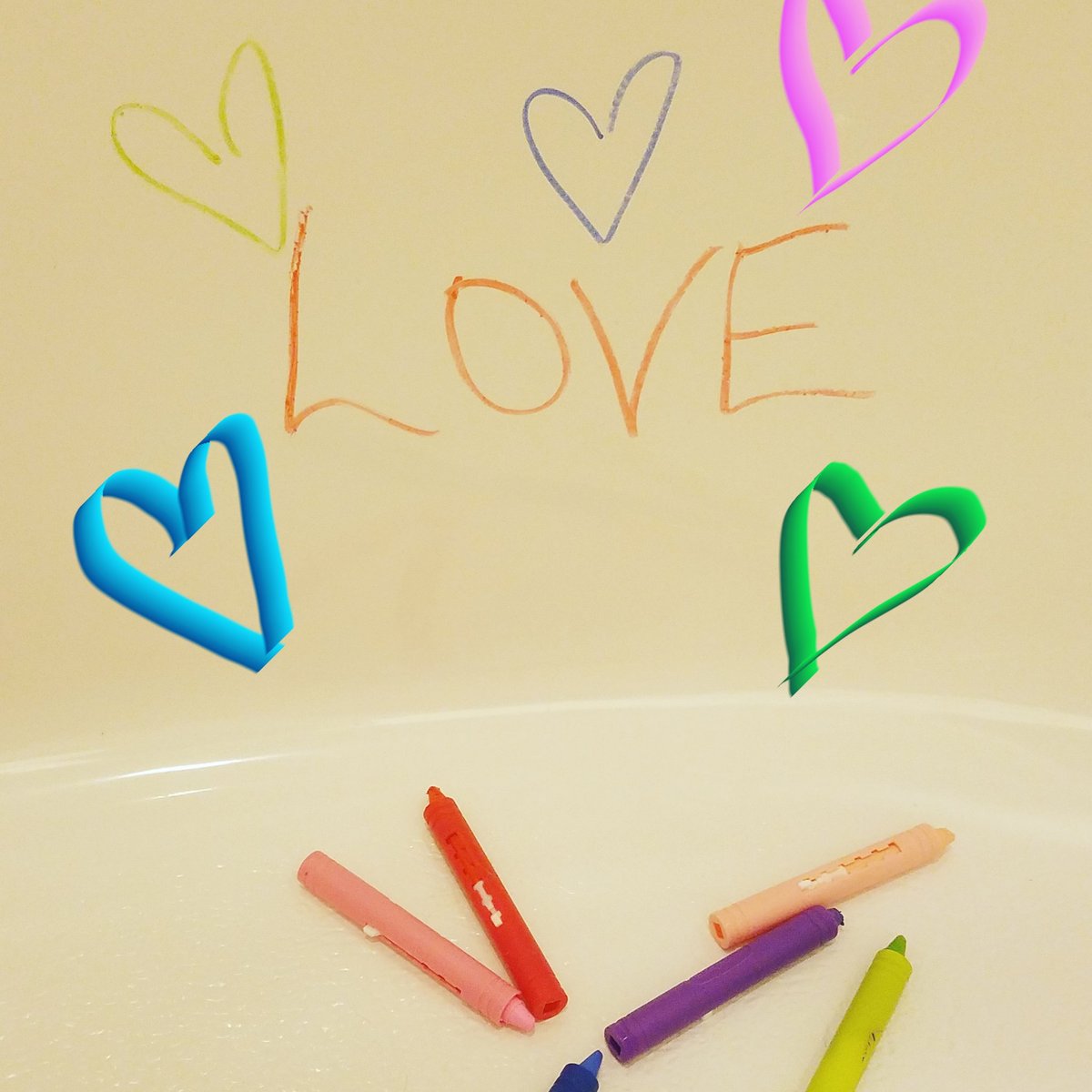 I 💖 bath #crayons 🖍 What a great way to have fun while practicing #writing skills 📝✏💕 #literacy #education #makelearningfun