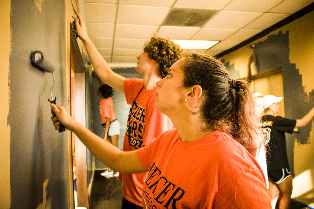 Mercer students, staff and faculty dedicated last Saturday to helping the community during the University’s annual #BeAGoodNeighBear service day. Here's a look at some of their hard work. See more photos at bit.ly/2OQ35UK