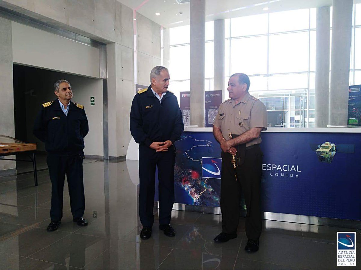 A_Espacial_Peru's tweet photo. La #AgenciaEspacialdelPerú recibió la visita del General de Ejército César Astudillo Salcedo, Comandante General del Ejército del Perú, quien acompañado de Oficiales EP visitaron las instalaciones del #CNOIS en Pucusana 1/2 https://t.co/LMG24aWoIv