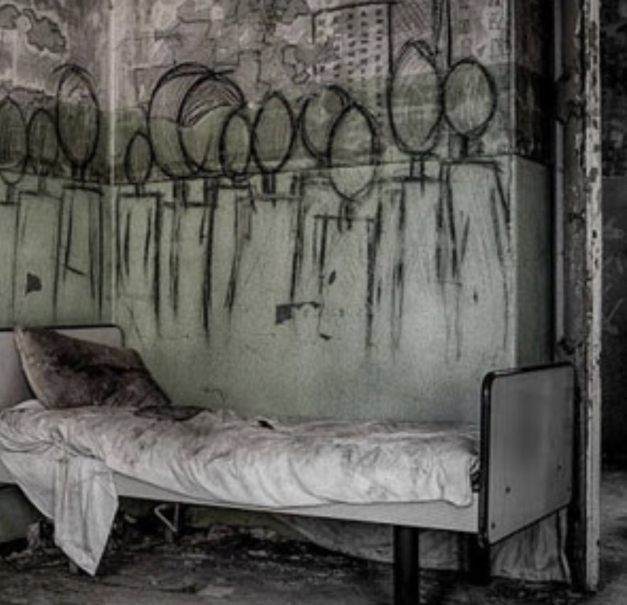 TerrorHaunts's tweet photo. 🎯 @TerrorHaunts hosts a #MedicalTerrorism #PsychiatricWard venue to raise awareness and funding for #nonprofit @BHMOB90210USA mental health, brain health, veterans &amp; military dependents health, psychosis, suicide, PTSD, brain damage, TBI, caused by #psychiatric #iatrogenic #harm https://t.co/dtFN0kow5w