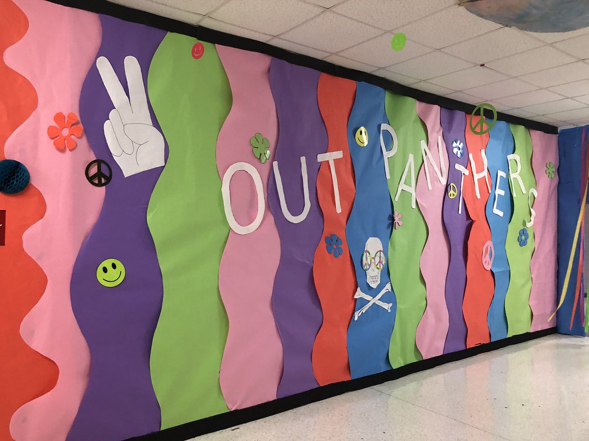 ACStudentCo's tweet image. Sophomore hall for the Hoco hallway contest complete with disco ball. Far out, 2021. #PantherPityParty