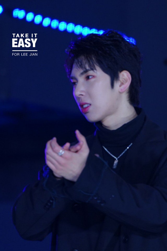JianBrazil's tweet photo. 09.10.2018 - Atualização. #Jian no Super Show Concert @ The Show

(Cr: nas fotos) https://t.co/5Wh6DHGgli