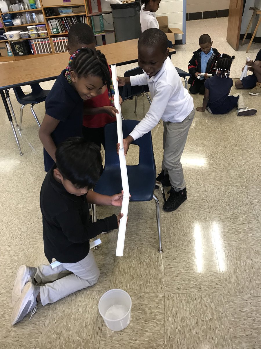 scienceguRhew's tweet image. 1st graders investigating balanced and balanced forces by using marbles and pvc pipes. Then using forces to get the marble in the bucket. @PetreeElem @WSFCS_Science @Title1wsfcs