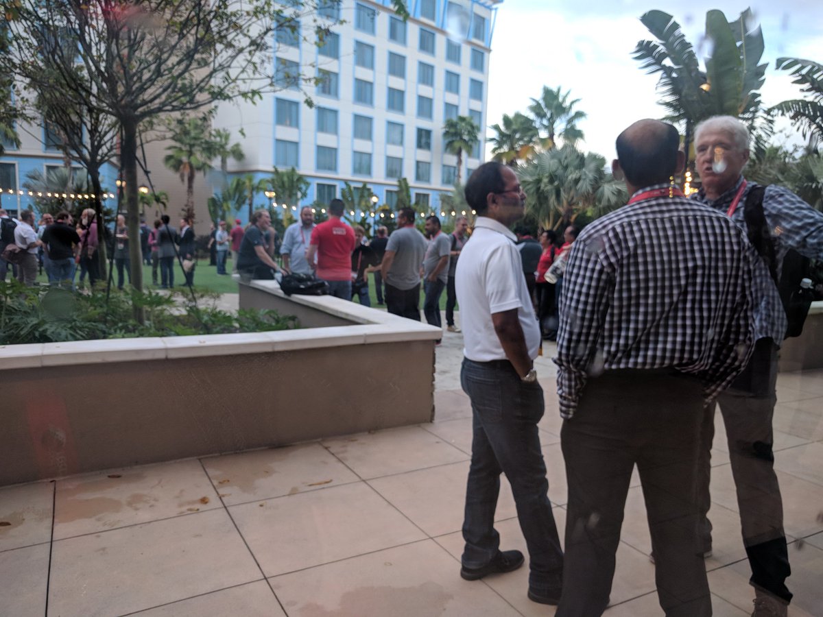 debbryant's tweet image. In great company at the @RedHat Americas Tech Exchange RHTE 2018 . #TheOpenOrg Be safe this week Floridians to the north.