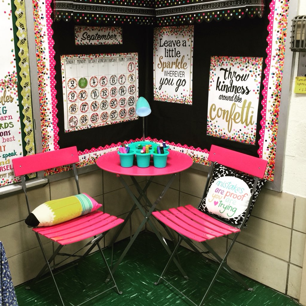 dawn_bentz's tweet photo. The VIP table awaits the new VIP every day!!!@FranklinELsch #iteachfourth https://t.co/ev2hEWkA5i