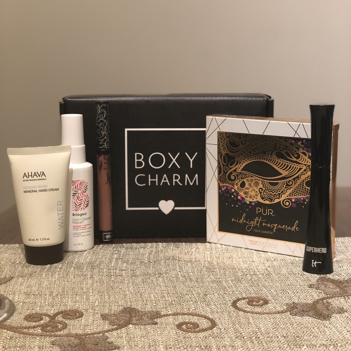 jeannie0925's tweet photo. Love getting my @boxycharm every month #BoxyEgo #Boxycharm https://t.co/NcUju04pLz