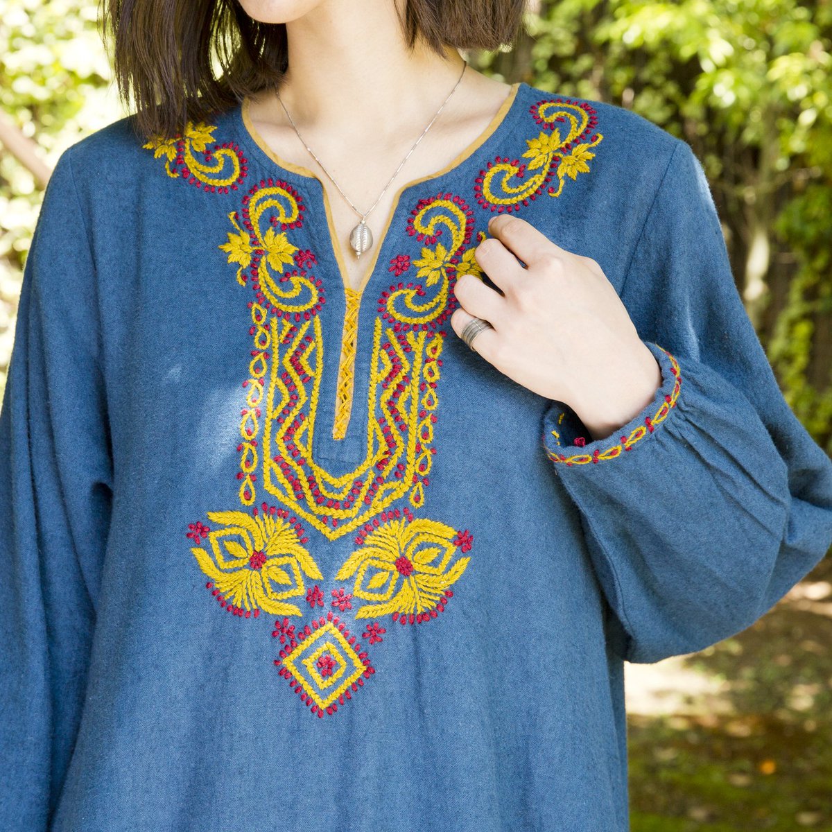 ট ইট র マライカオンラインショップ New エスニックな雰囲気あふれる刺繍がポイントのシリーズが入荷 華やかな配色の刺繍がインパクト大の ワンピースとプルオーバー オフタートルネックのワンピースにも注目 今すぐチェック T Co