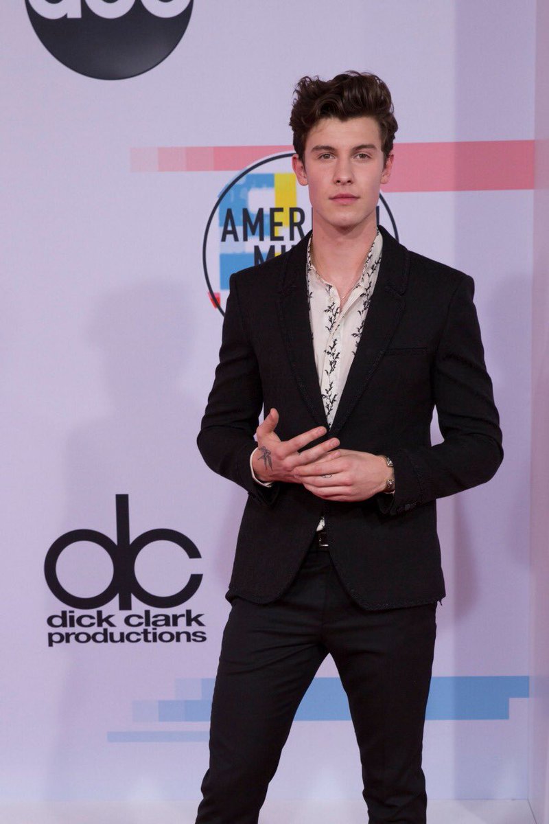 MagconMidias's tweet photo. 📸| Fotos do Shawn no Red Carpet do American Music Awards 2018 em Los Angeles, Califórnia. #AMAs⁠ ⁠⁠ ⁠⁠ ⁠ https://t.co/pvNszTLyg3