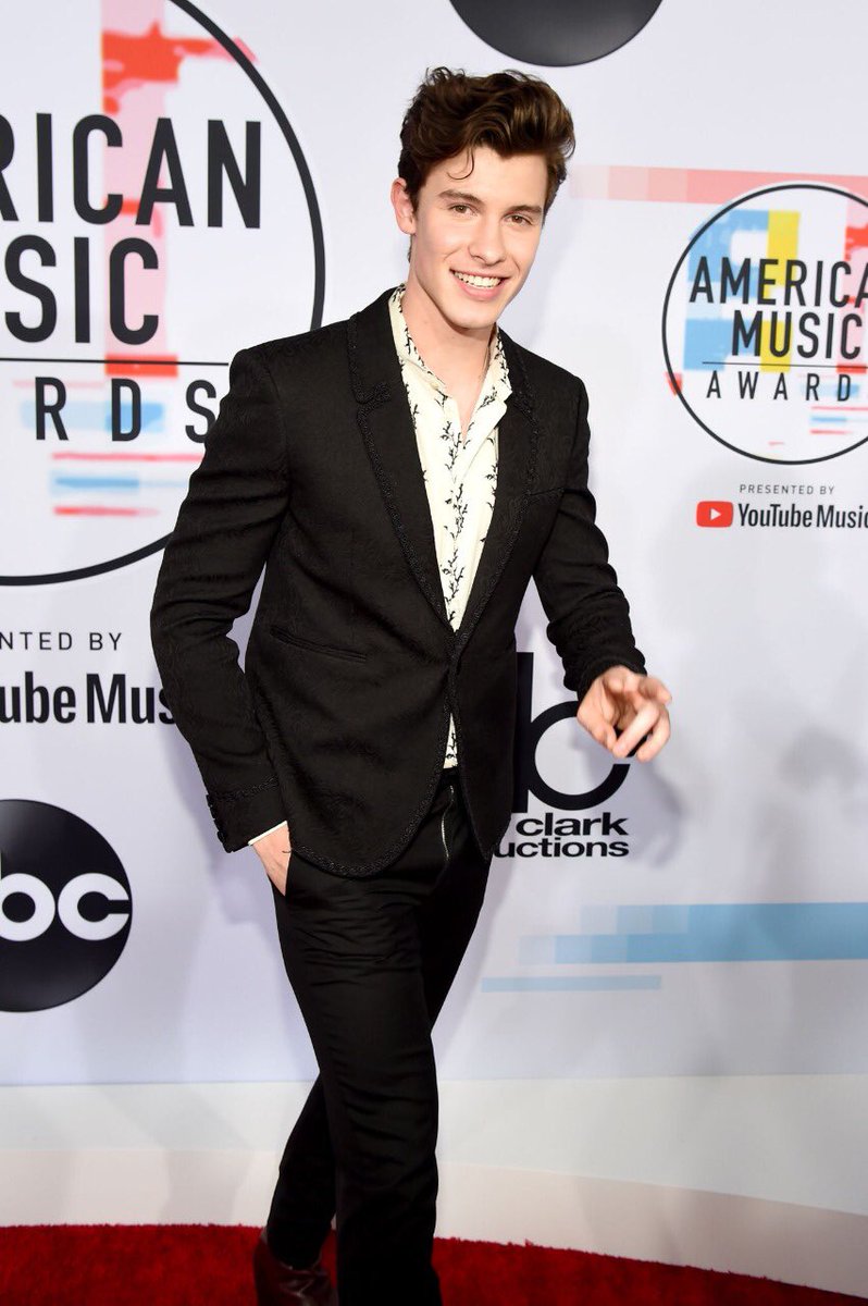 MagconMidias's tweet photo. 📸| Fotos do Shawn no Red Carpet do American Music Awards 2018 em Los Angeles, Califórnia. #AMAs⁠ ⁠⁠ ⁠⁠ ⁠ https://t.co/cY6Wjhb4xs