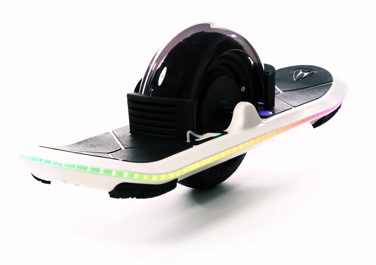 realhoverboard's tweet photo. Experience the ride!! DEMO FOR FREE and see for yourself at your nearest @b8ta store!! 

#hoverboard #geoblade #onewheel #electric #electricskateboard #tricks #travel #explore #ride #ridetheexperience https://t.co/yffXZmFVR5