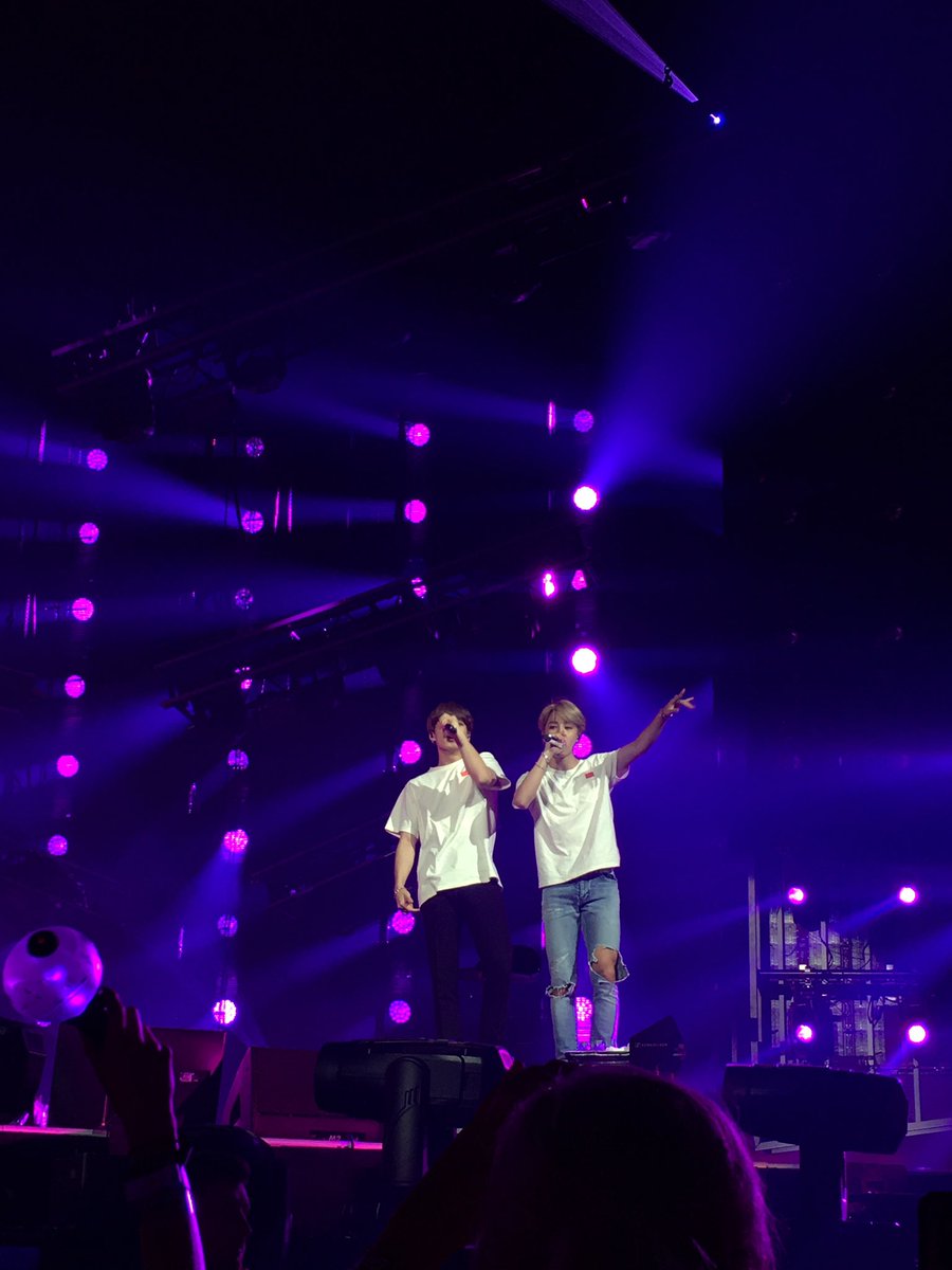 0109_heiz's tweet photo. Brothers💜😭

#Jimin #Jungkook #BTSxLondon #BTSinLondon #BTS⁠ ⁠ #방탄소년단 @BTS_twt https://t.co/m15DnyHj6I
