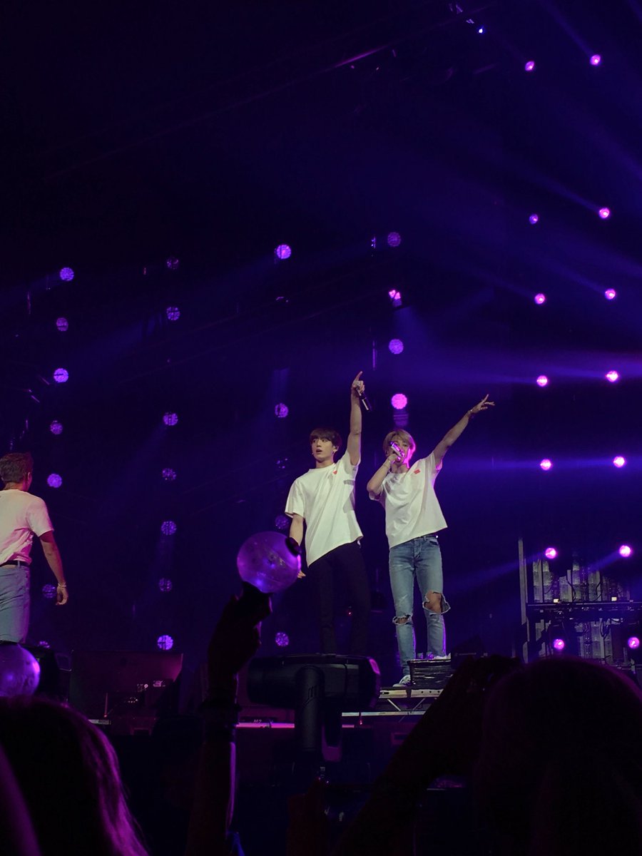 0109_heiz's tweet photo. Brothers💜😭

#Jimin #Jungkook #BTSxLondon #BTSinLondon #BTS⁠ ⁠ #방탄소년단 @BTS_twt https://t.co/m15DnyHj6I